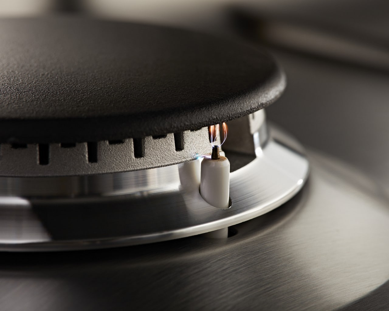 Discover new cooking experiences with a 6-burner gas cooktop. Discover new cooking experiences with a 6-burner gas cooktop.